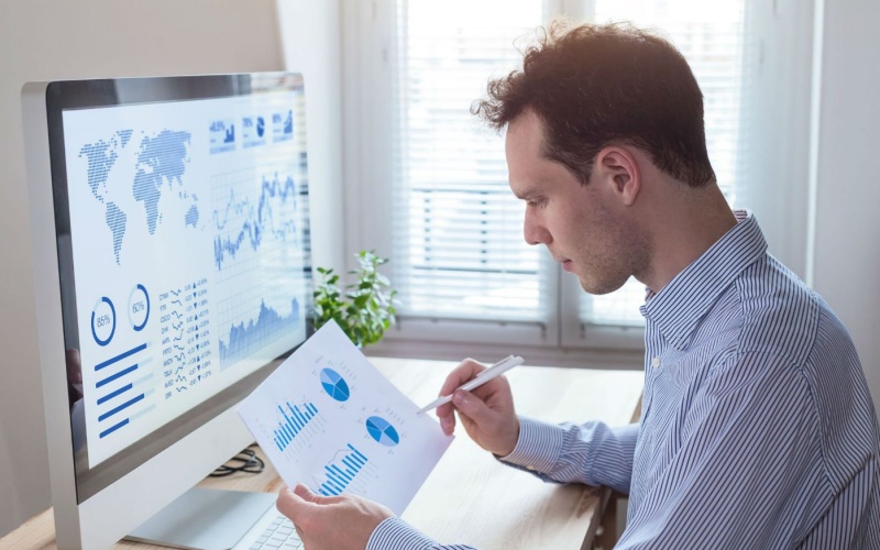 chuyen-vien-nghien-cuu-thi-truong