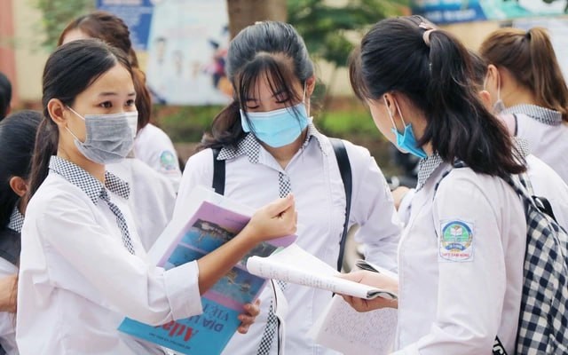 Thí sinh khối C tìm hiểu về cách đăng ký xét tuyển bằng khối D