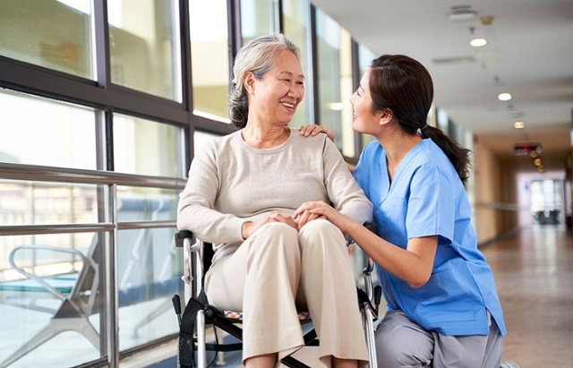 Cơ hội việc làm và mức lương khi học ngành Điều dưỡng khối C